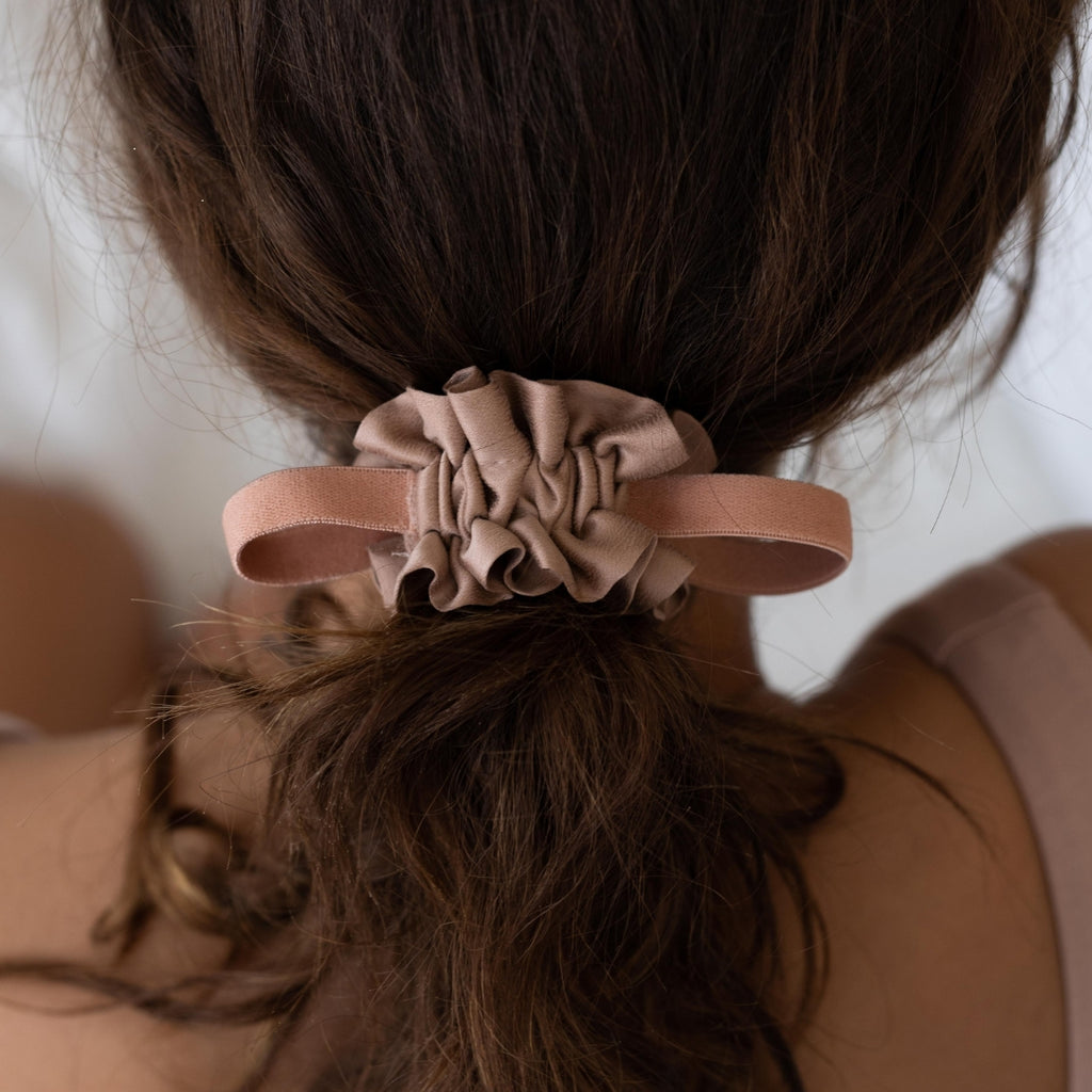 Washable-Silk-Pull-Tie-Scrunchie-by-Lunya-7